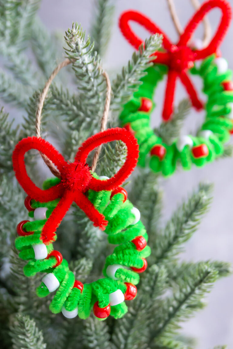 pipe cleaner wreath - on tree